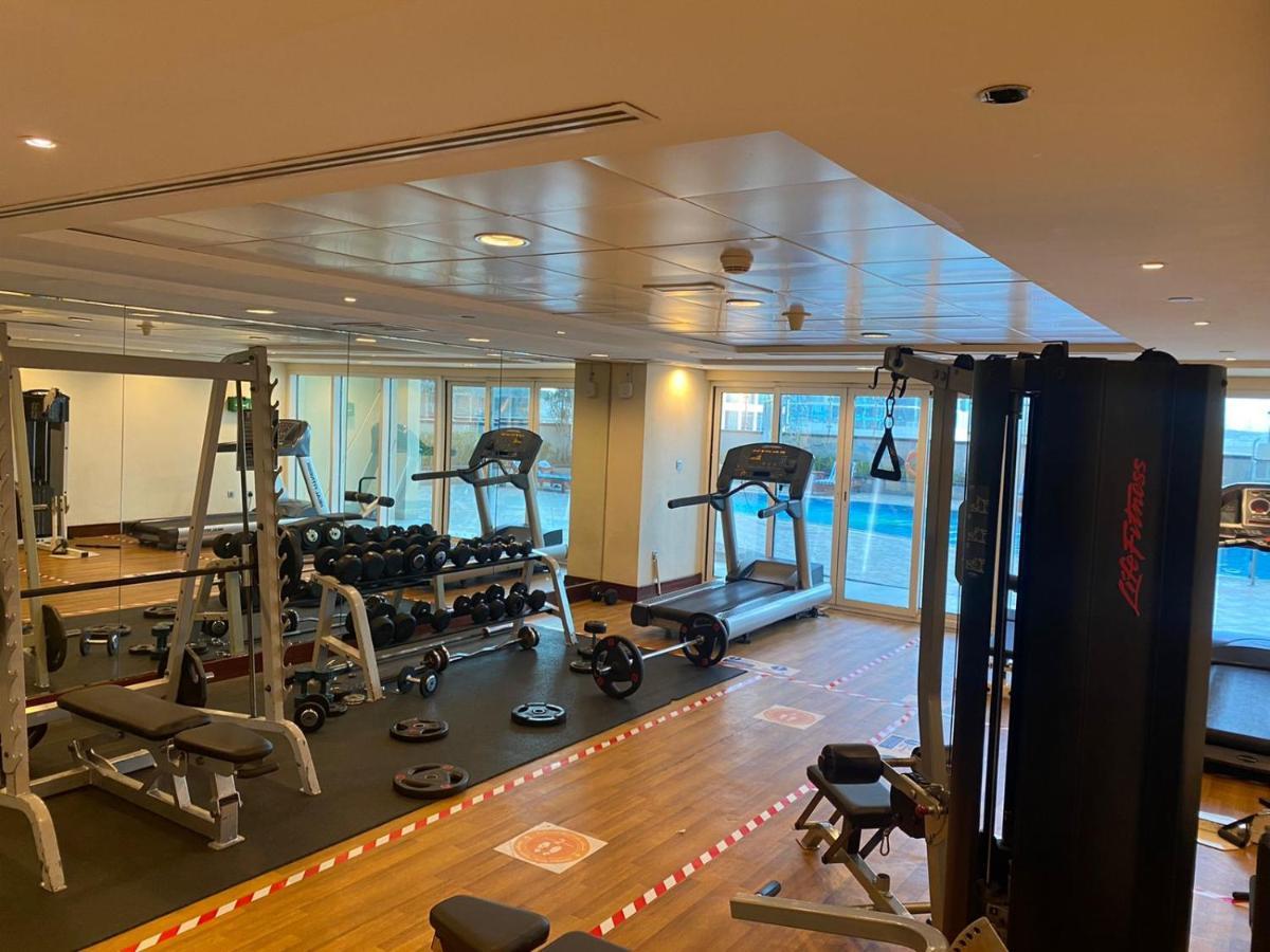 One Bedroom Apartment With Pool & Gym Near Marina Dubai Bagian luar foto