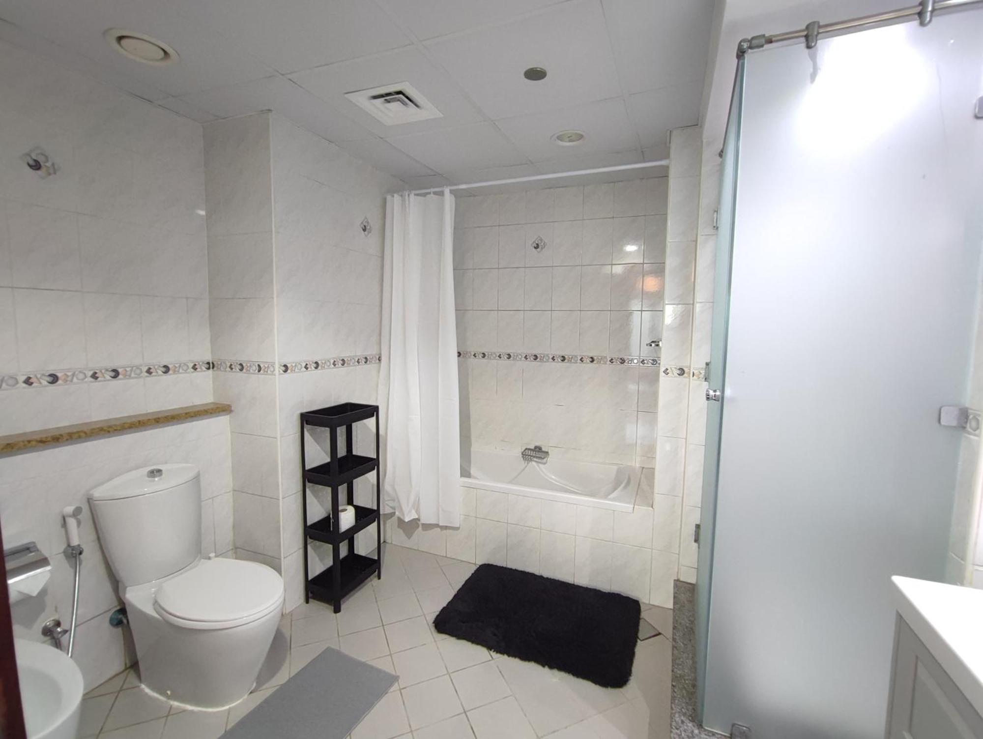 One Bedroom Apartment With Pool & Gym Near Marina Dubai Bagian luar foto