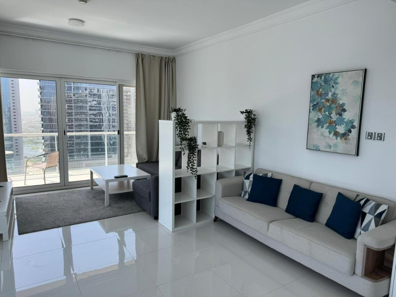 One Bedroom Apartment With Pool & Gym Near Marina Dubai Bagian luar foto